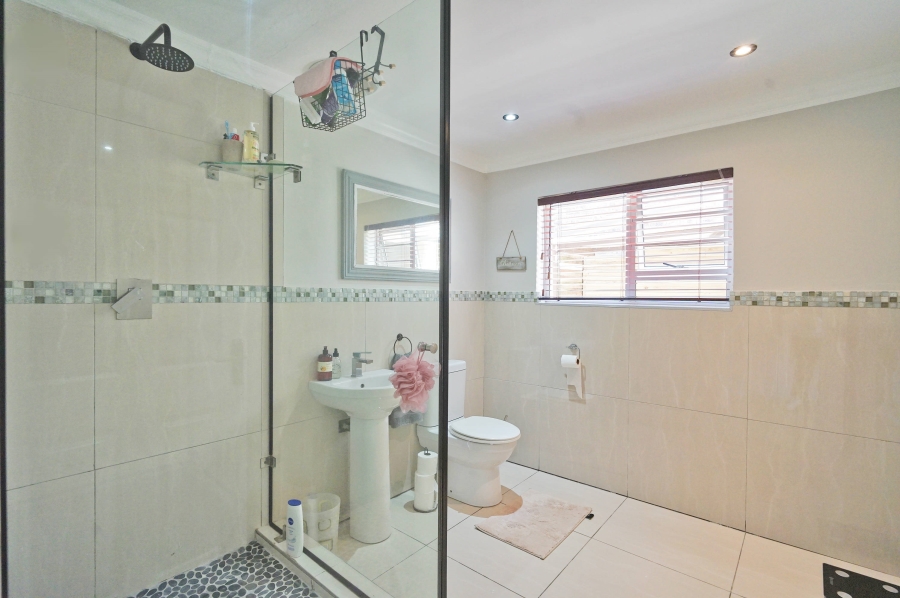 4 Bedroom Property for Sale in Winterstrand Eastern Cape